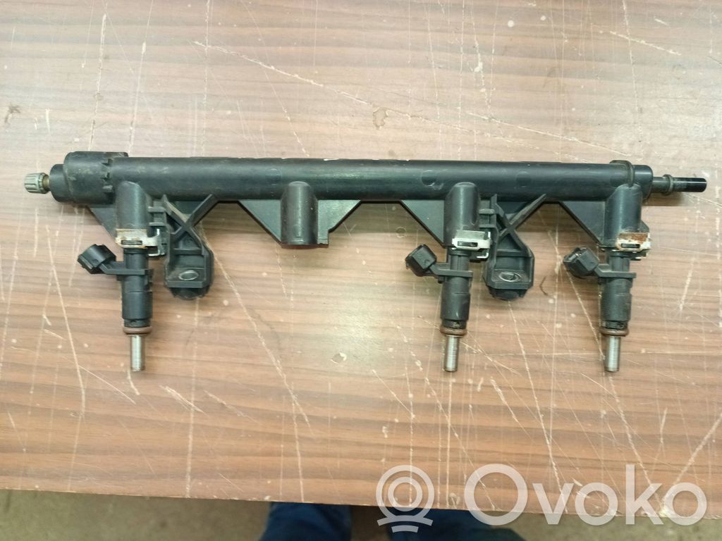 Peugeot 308 Fuel injector 