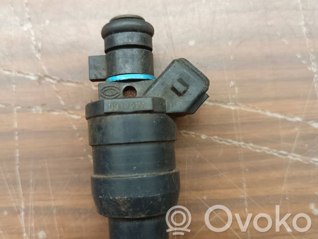 Peugeot 406 Inyector de combustible 