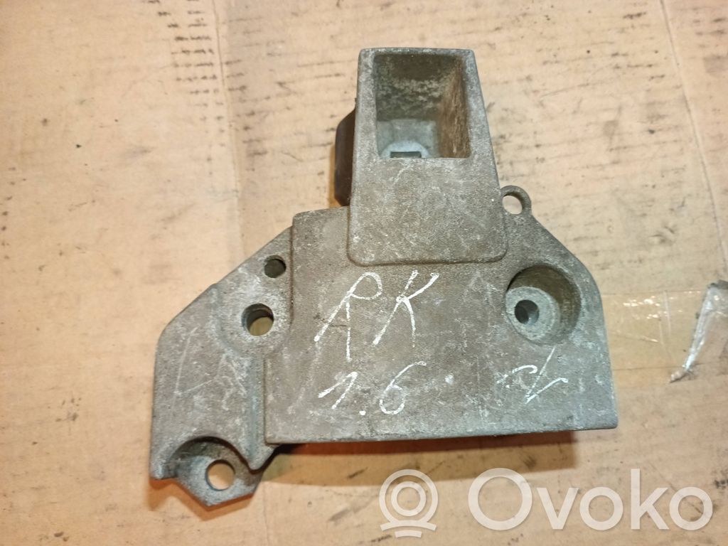 Renault Kangoo I Engine mounting bracket 