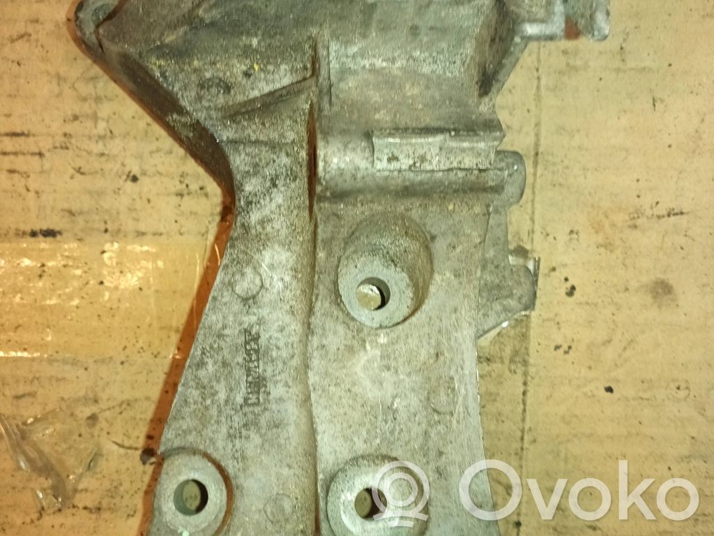 Renault Megane II Generator/alternator bracket 