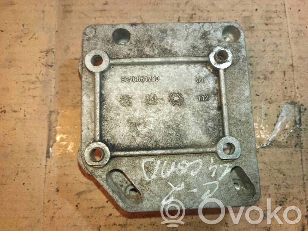 Peugeot 207 Engine mounting bracket 