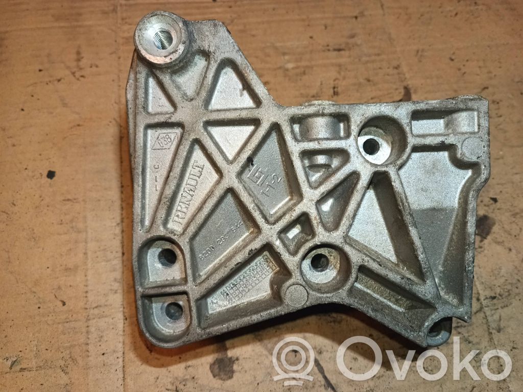 Renault Megane II Engine mounting bracket 