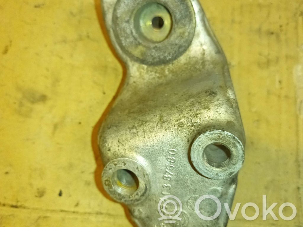 Citroen C5 Engine mounting bracket 
