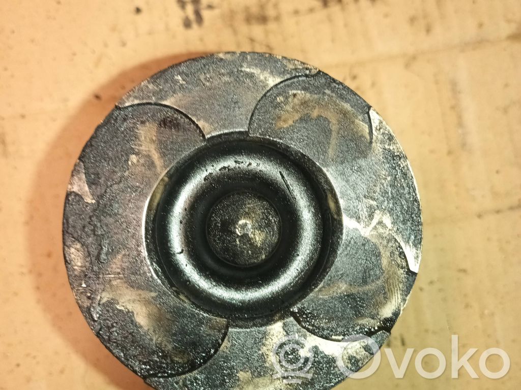 Renault Master II Piston 