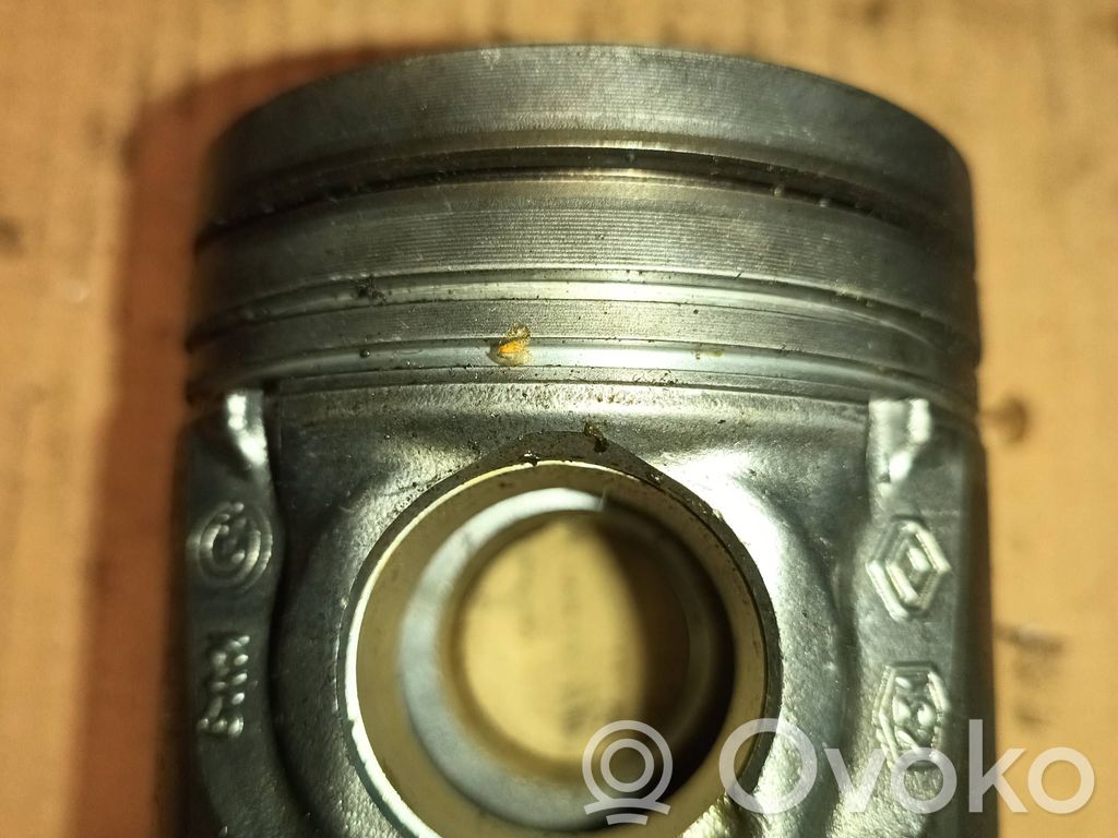 Renault Trafic II (X83) Piston 