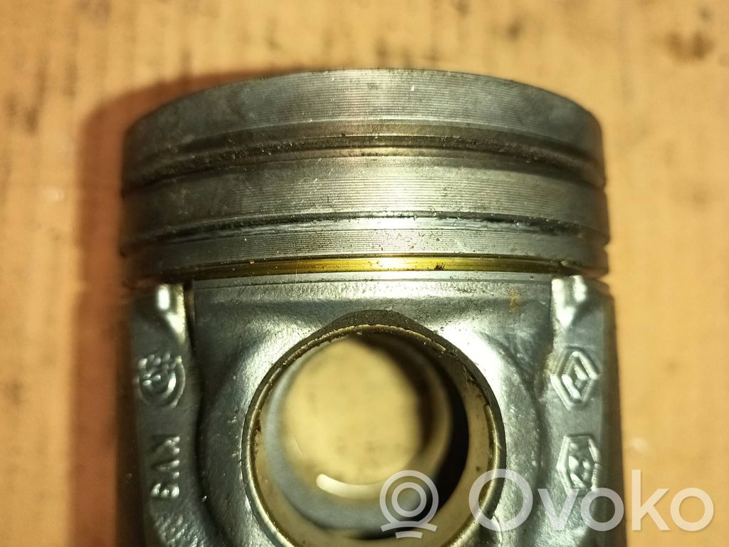 Renault Trafic II (X83) Piston 