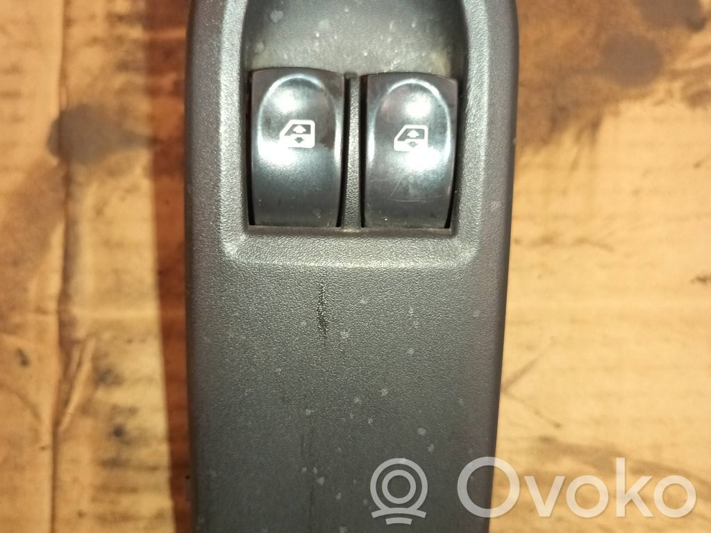 Renault Clio III Electric window control switch 