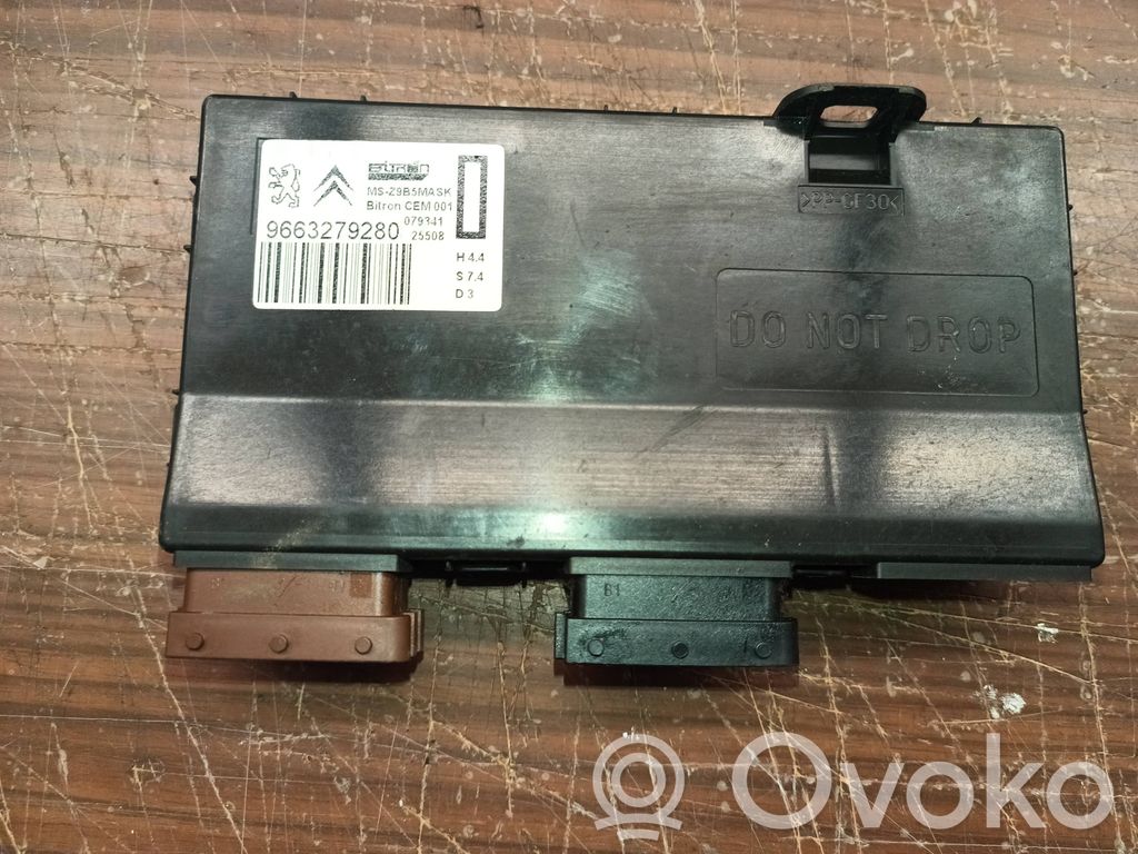 Peugeot 607 Seat control module 