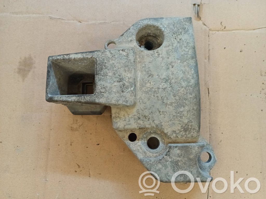 Renault Kangoo I Engine mounting bracket 