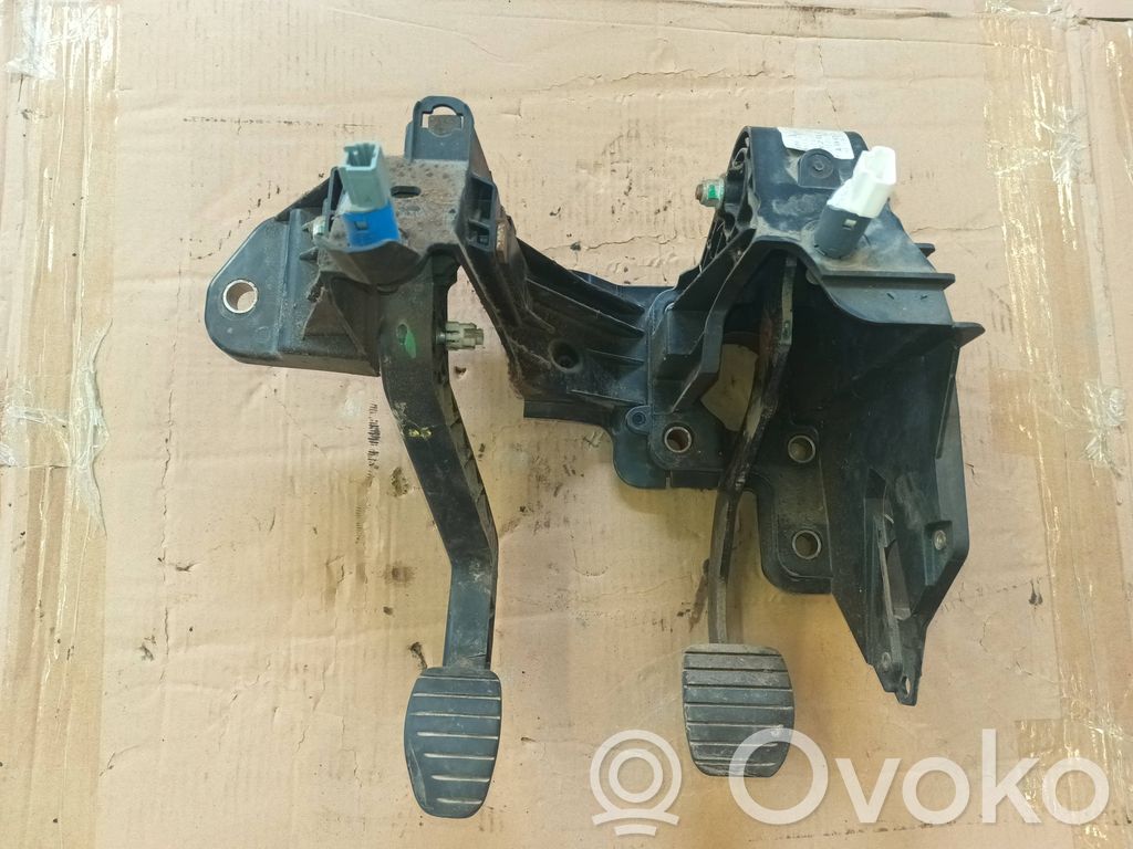 Renault Master III Pedal assembly 