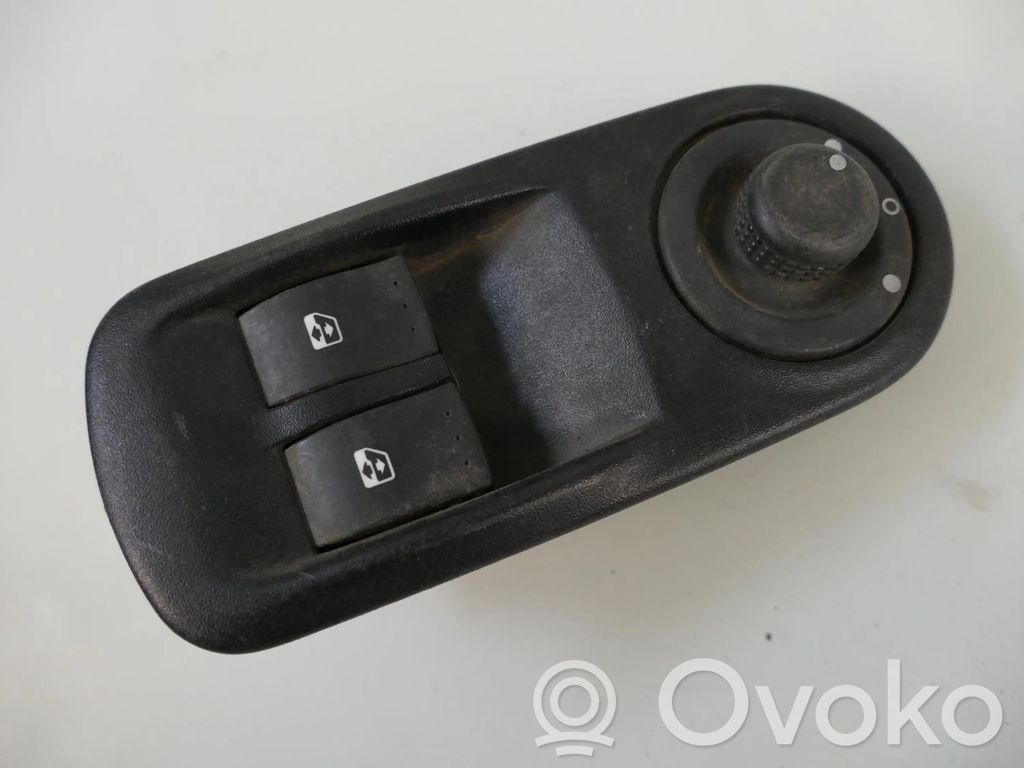 Electric window control switch   8200206603