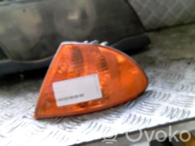 Front fender indicator light   63137165848