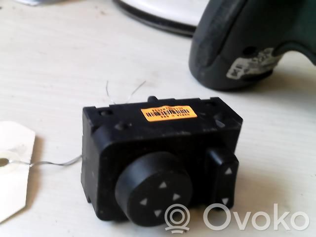 Wing mirror switch   735531345