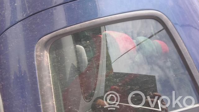 Renault Clio II Ventanilla de ventilación de la puerta trasera 