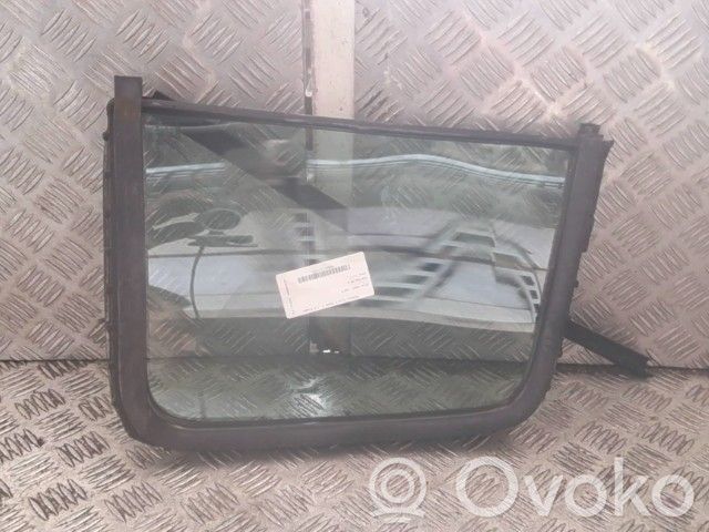 Renault Clio II Ventanilla de ventilación de la puerta trasera 