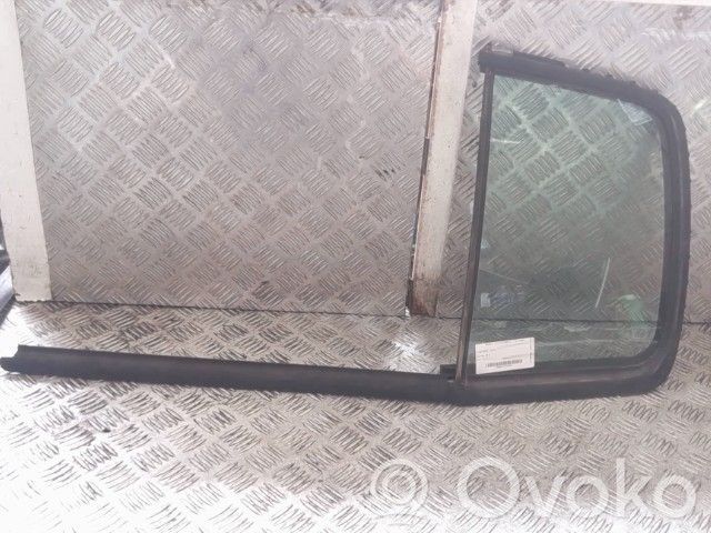 Renault Clio II Ventanilla de ventilación de la puerta trasera 