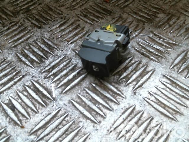 Electric window control switch   8200214936