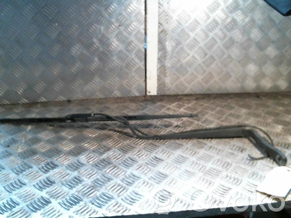 Renault Master II Brazo del limpiaparabrisas delantero 