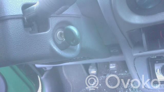 Renault Twingo I Užvedimo spynelė 