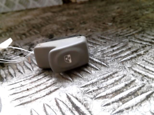 Renault Twingo I Electric window control switch 