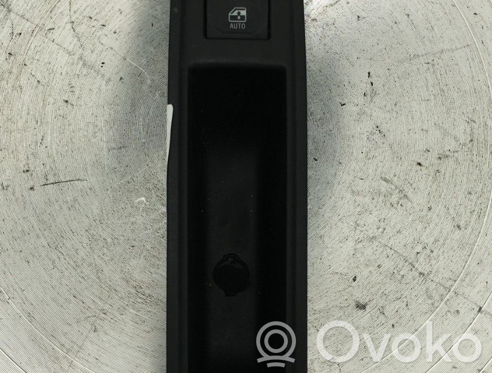 Renault Captur II Electric window control switch 