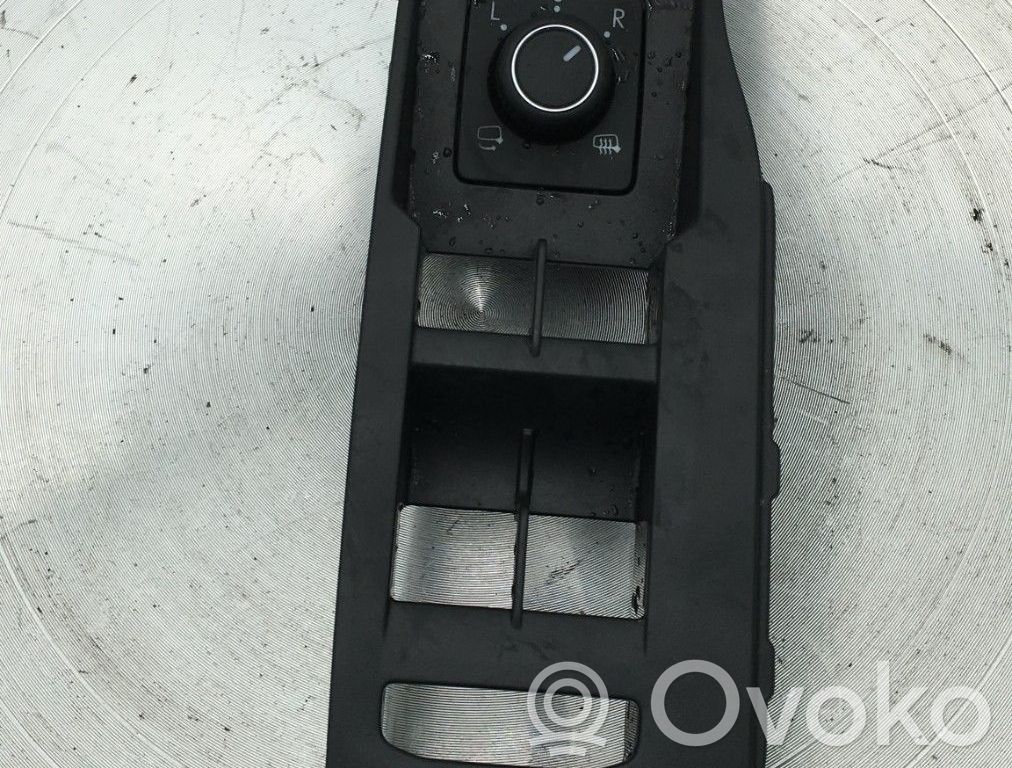 Volkswagen Polo VI Wing mirror switch 