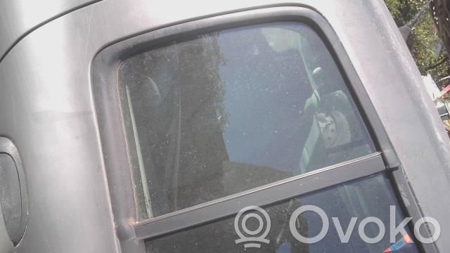 Ventanilla de ventilación de la puerta trasera   7700842897