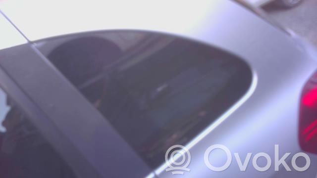 Renault Clio III Vidrio lateral trasero 