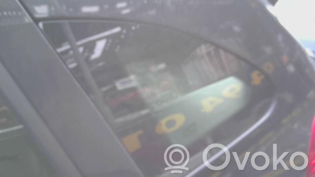 Renault Clio III Vidrio lateral trasero 