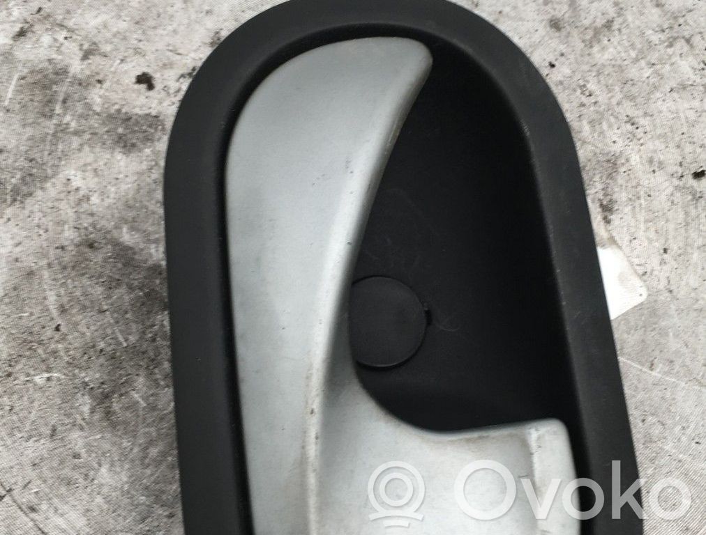 Renault Clio III Manecilla interna puerta delantera 