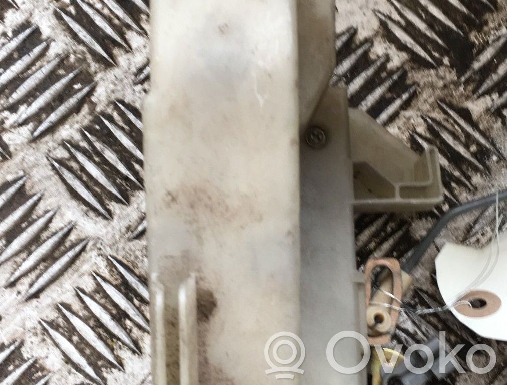Ford Fiesta Priekšpusē slēdzene 