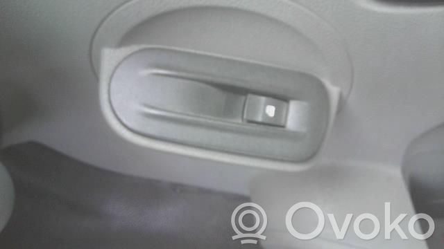 Electric window control switch   8200199518