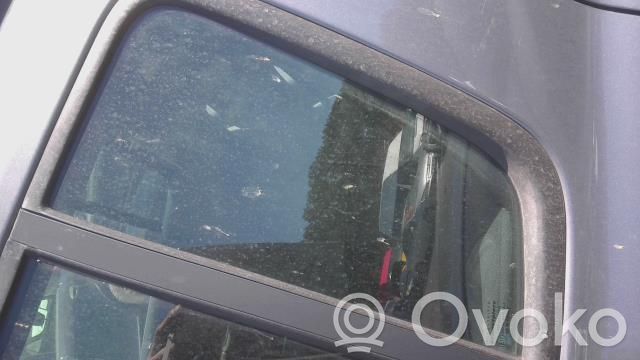 Renault Clio III Ventanilla de ventilación de la puerta trasera 