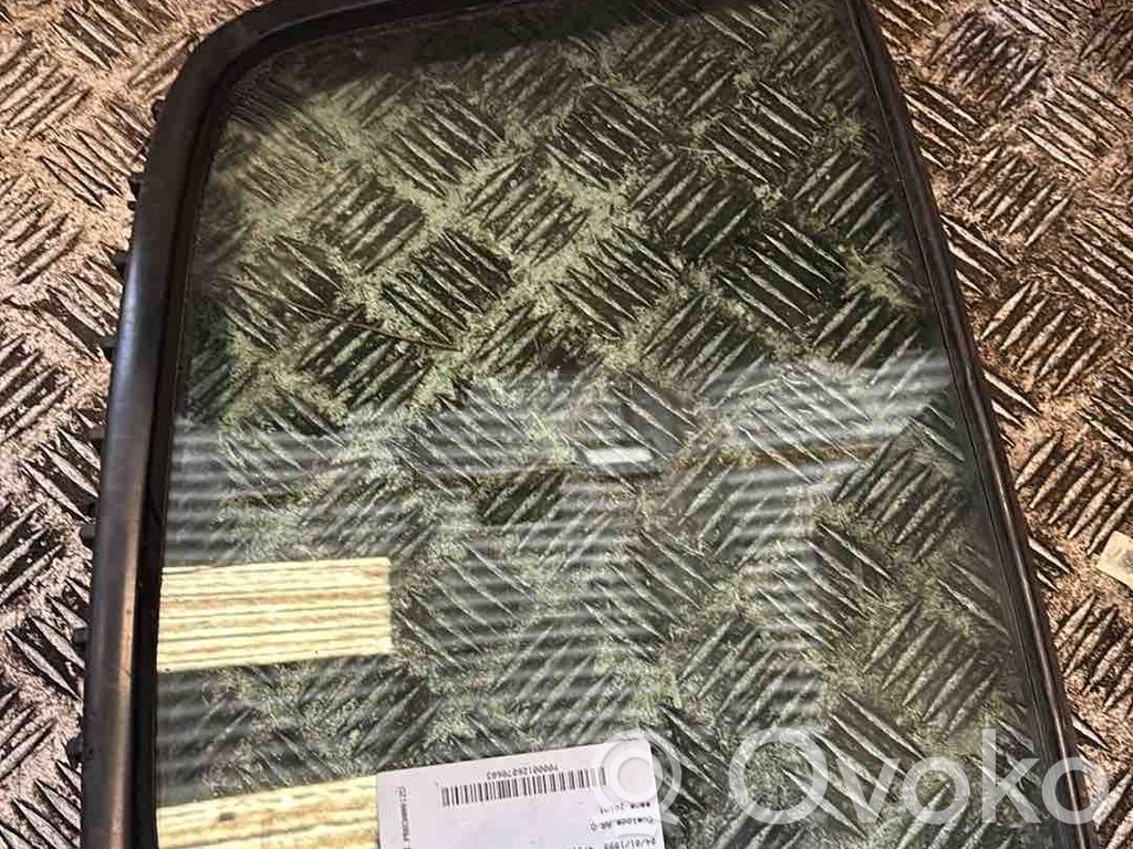 Renault Clio II Ventanilla de ventilación de la puerta trasera 
