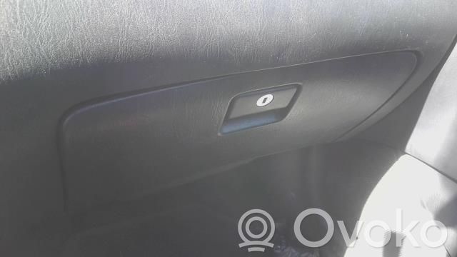 Toyota Corolla E120 E130 Daiktadėžės (bordačioko) komplektas 