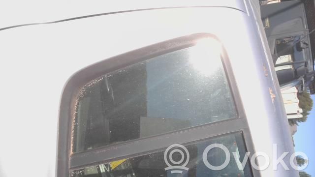 Renault Clio III Ventanilla de ventilación de la puerta trasera 
