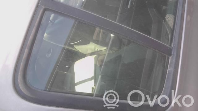 Renault Clio III Ventanilla de ventilación de la puerta trasera 