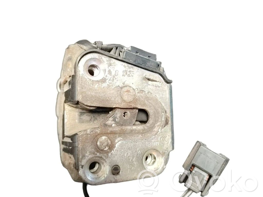 Renault Master III Rear door lock 