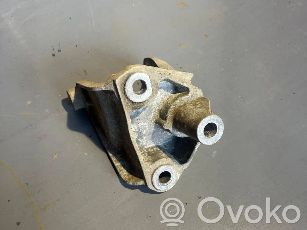 Opel Insignia A Engine mounting bracket 