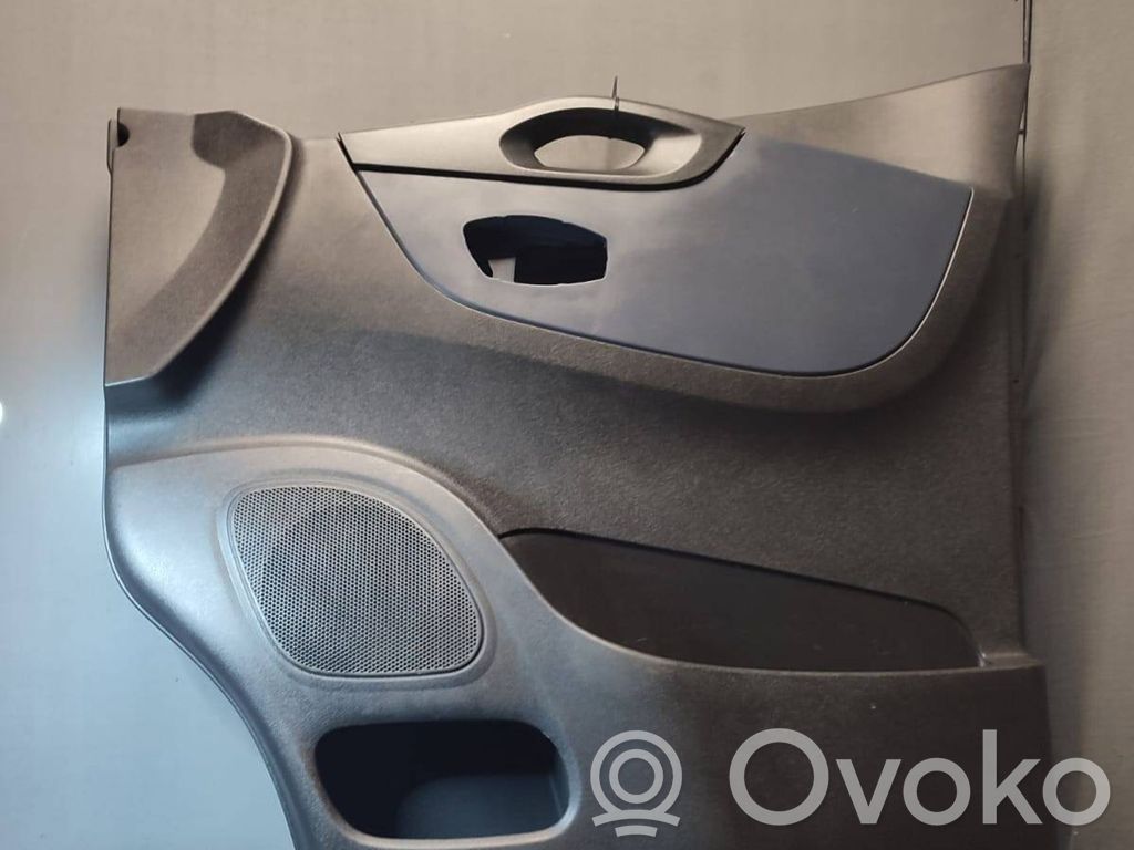 Opel Vivaro Boczki / Poszycie drzwi przednich 