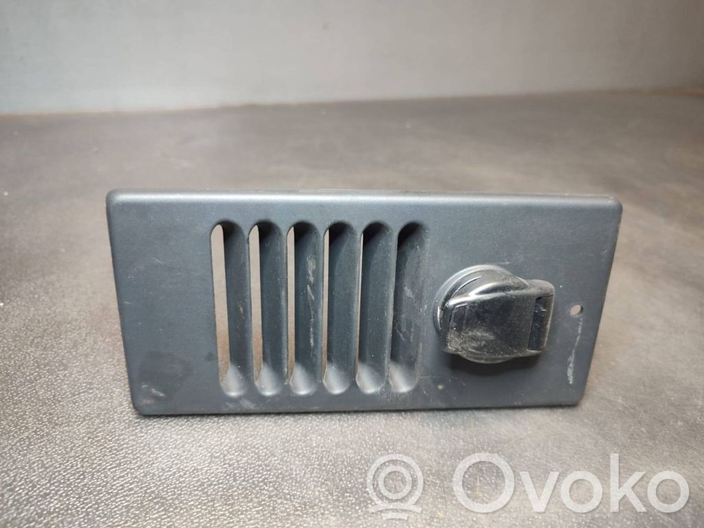 Opel Vivaro Grilă ventilație spate 