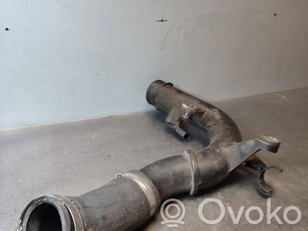 Volkswagen PASSAT B7 Furtun/conductă intercooler 