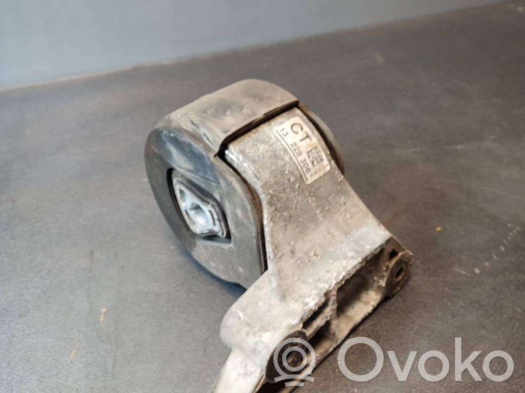 Opel Insignia A Engine mount bracket 