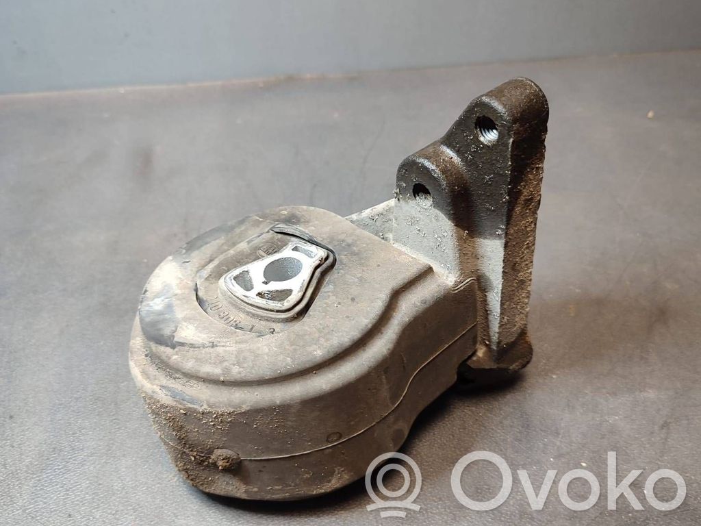 Opel Insignia A Engine mount bracket 