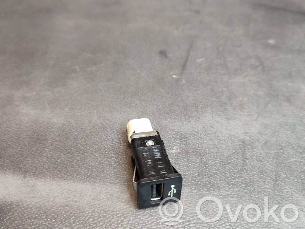 BMW 5 F10 F11 USB socket connector 