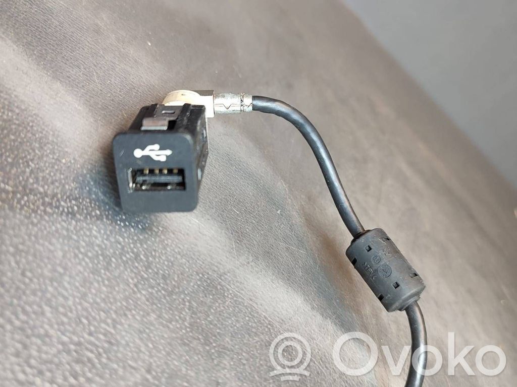 BMW 5 F10 F11 USB socket connector 