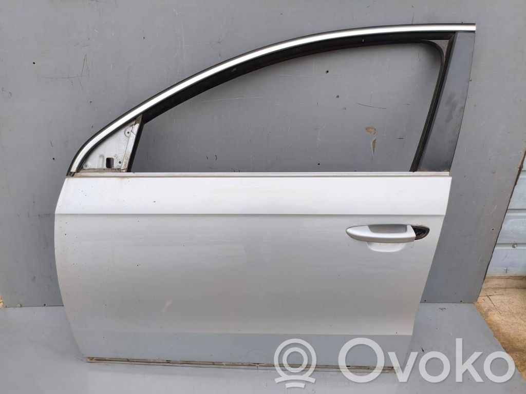 Volkswagen PASSAT B7 Puerta delantera 
