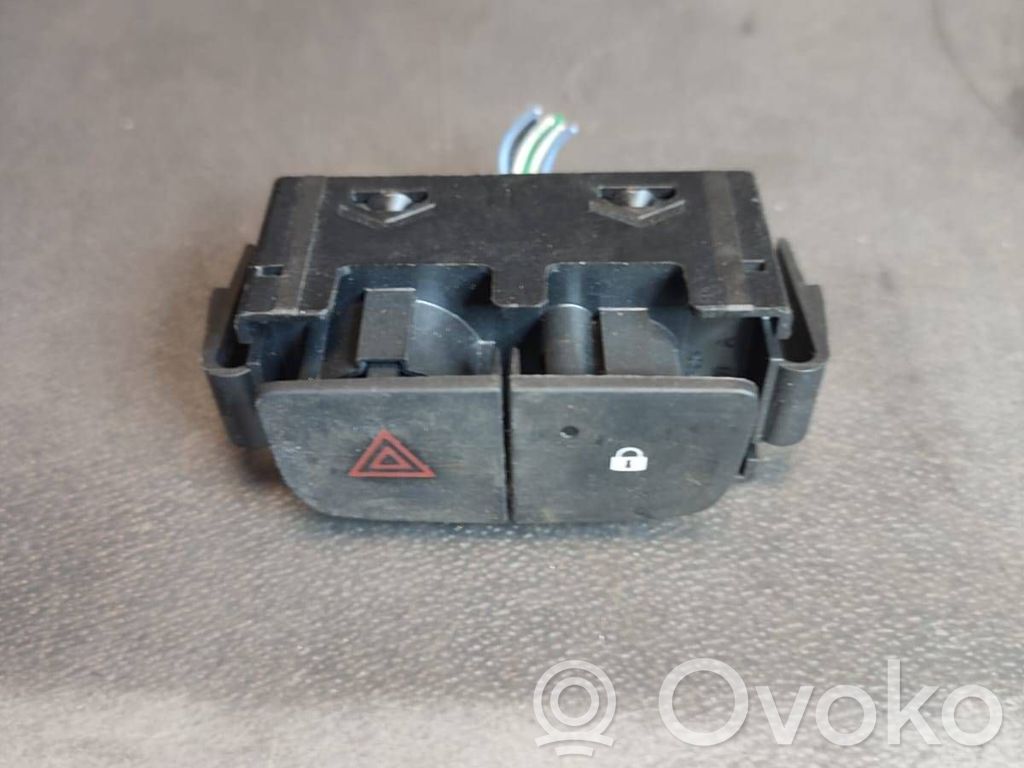 Botón interruptor de luz de peligro   E3160101