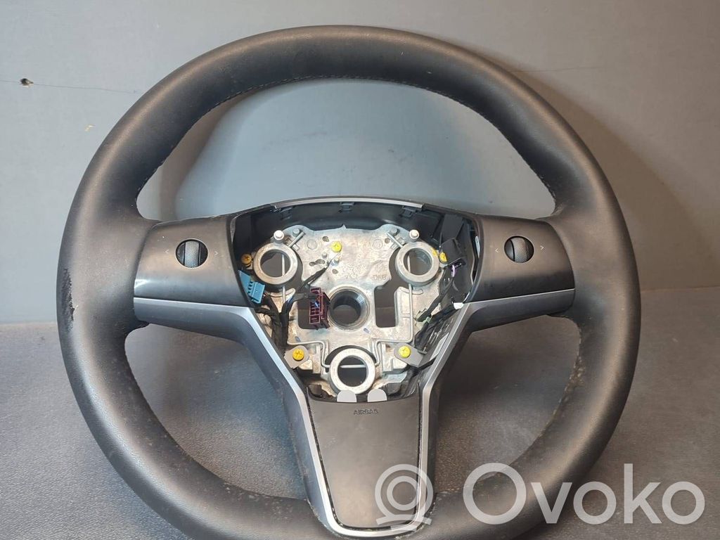 Tesla Model Y Steering wheel 