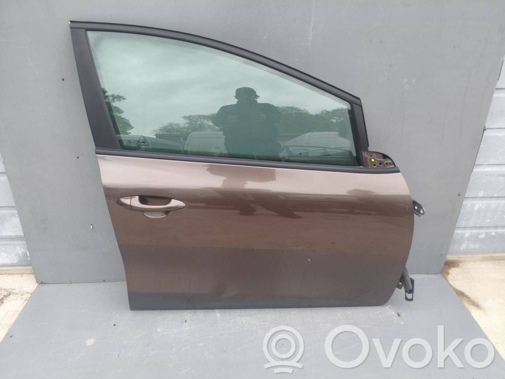 Priekinės durys   76004A2000